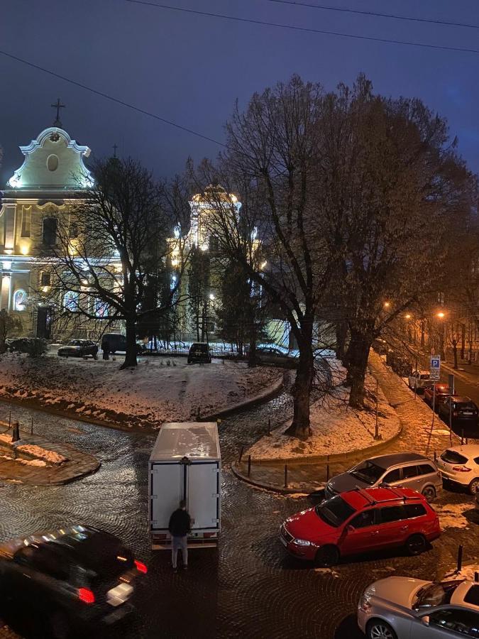 Квартира На Проспекті Шевченка リヴィウ エクステリア 写真